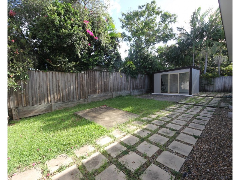 20b Raymond Ave, Bundall QLD 4217