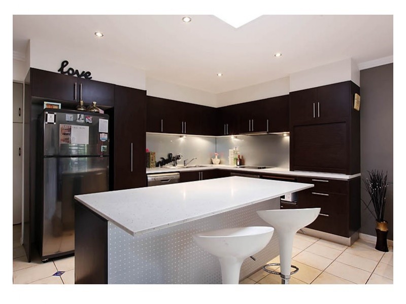 20b Raymond Ave, Bundall QLD 4217