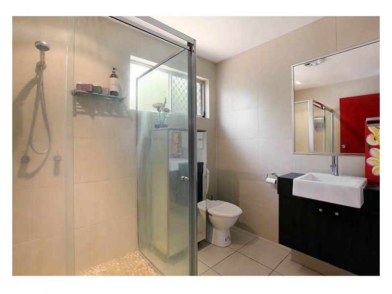 20b Raymond Ave, Bundall QLD 4217