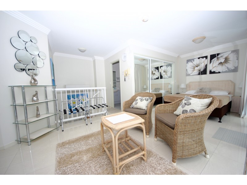 18/13-15 Anne Avenue, Broadbeach QLD 4218