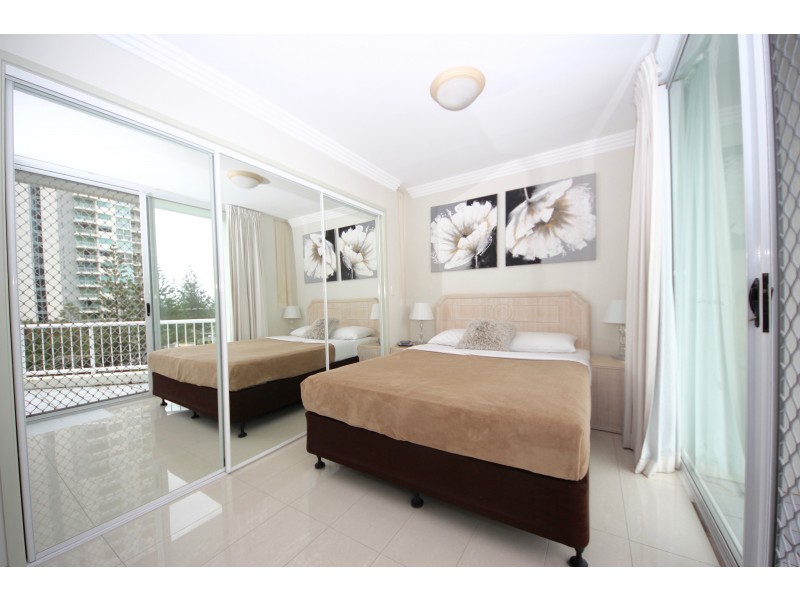 18/13-15 Anne Avenue, Broadbeach QLD 4218