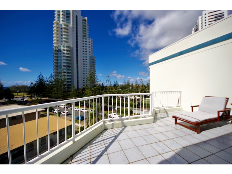 18/13-15 Anne Avenue, Broadbeach QLD 4218