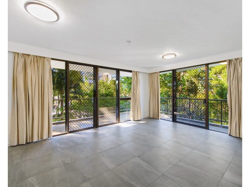 5/22 Armrick Avenue, Broadbeach QLD 4218