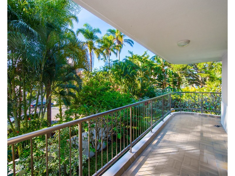 5/22 Armrick Avenue, Broadbeach QLD 4218