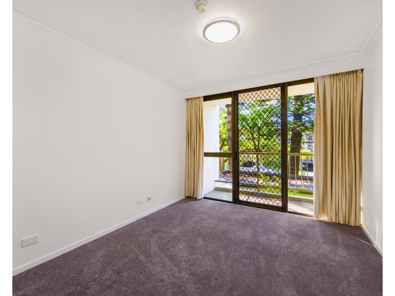 5/22 Armrick Avenue, Broadbeach QLD 4218