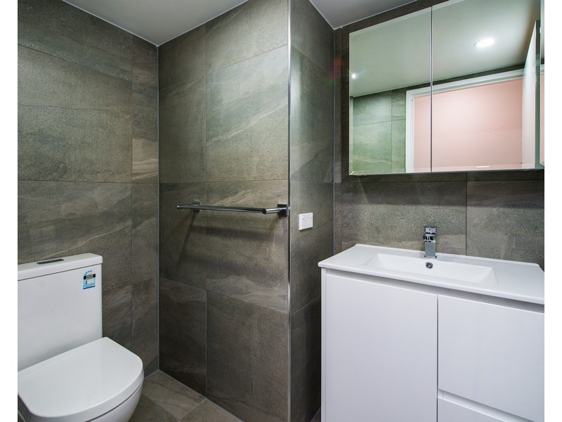 5/22 Armrick Avenue, Broadbeach QLD 4218