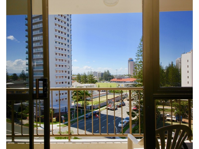 22/4 Britannia Ave, Broadbeach QLD 4218