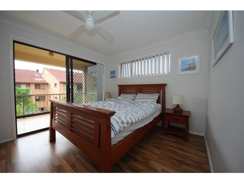 6/21 Australia Ave, Broadbeach QLD 4218