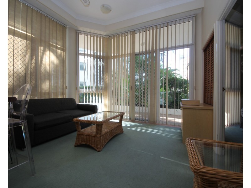 3/210 Surf Parade, Broadbeach QLD 4218