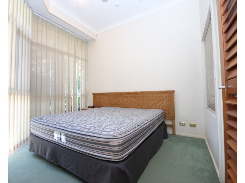 3/210 Surf Parade, Broadbeach QLD 4218
