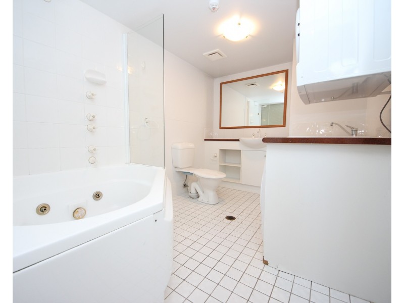 3/210 Surf Parade, Broadbeach QLD 4218