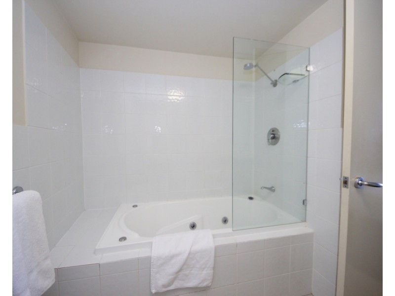 6/42-44  Surf Parade, Broadbeach QLD 4218