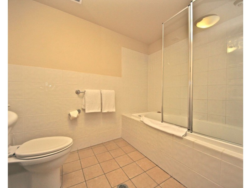 6/42-44  Surf Parade, Broadbeach QLD 4218