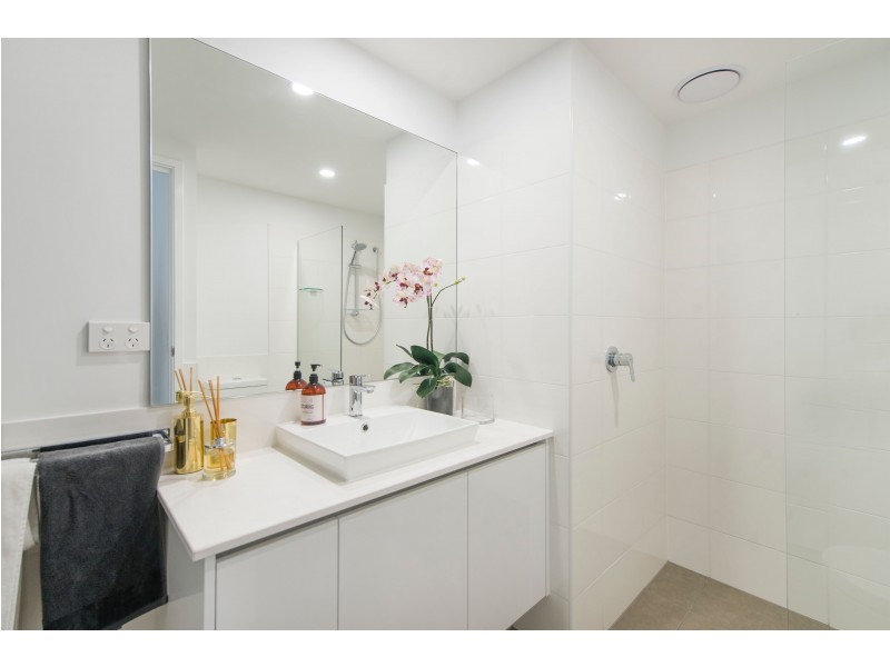 2204/ 1-7  Waterford Ct, Bundall QLD 4217