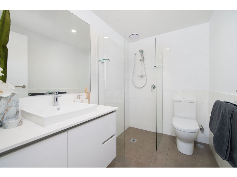 2204/ 1-7  Waterford Ct, Bundall QLD 4217