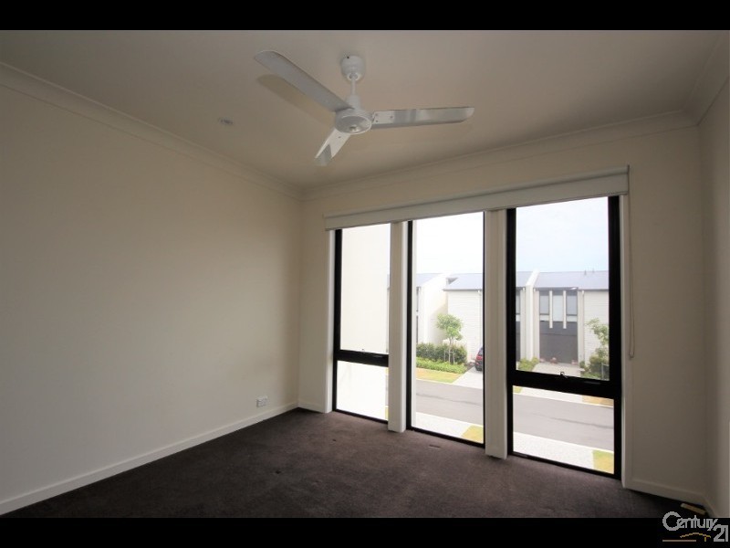 38/126 Marina Quays Blvd, Hope Island QLD 4212