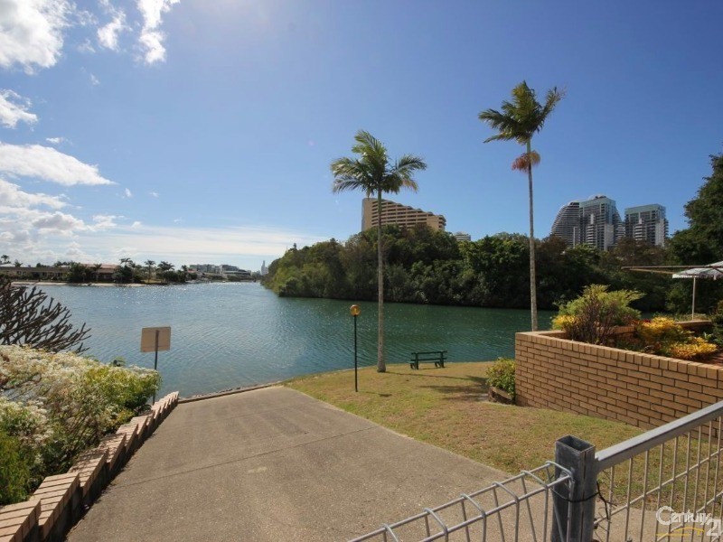 11 Hooker Blvd, Broadbeach QLD 4218