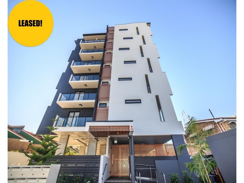 9 Hooker Blvd, Broadbeach Waters QLD 4218