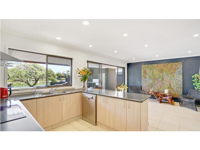 95 T E Peters Drive, Broadbeach Waters QLD 4218