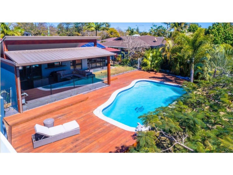 95 T E Peters Drive, Broadbeach Waters QLD 4218