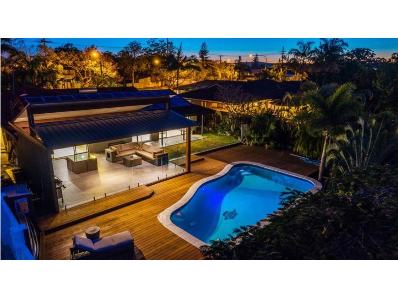 95 T E Peters Drive, Broadbeach Waters QLD 4218