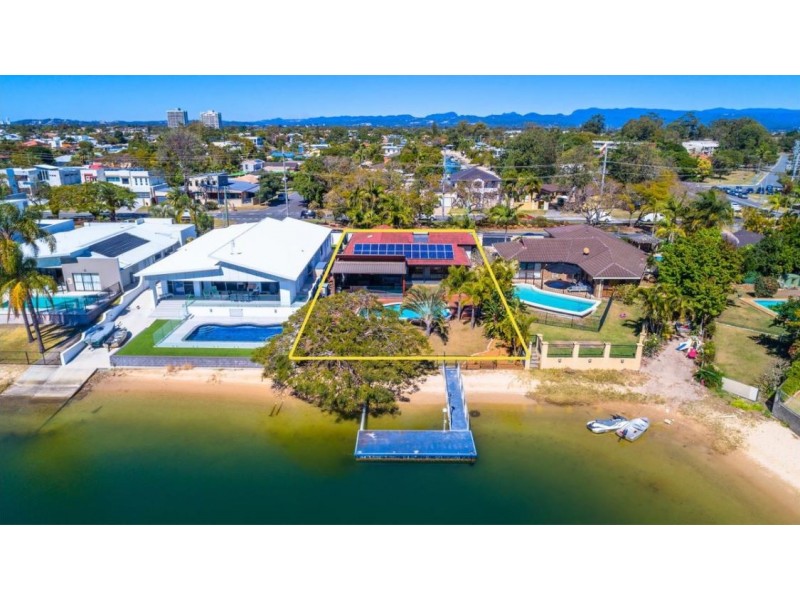 95 T E Peters Drive, Broadbeach Waters QLD 4218