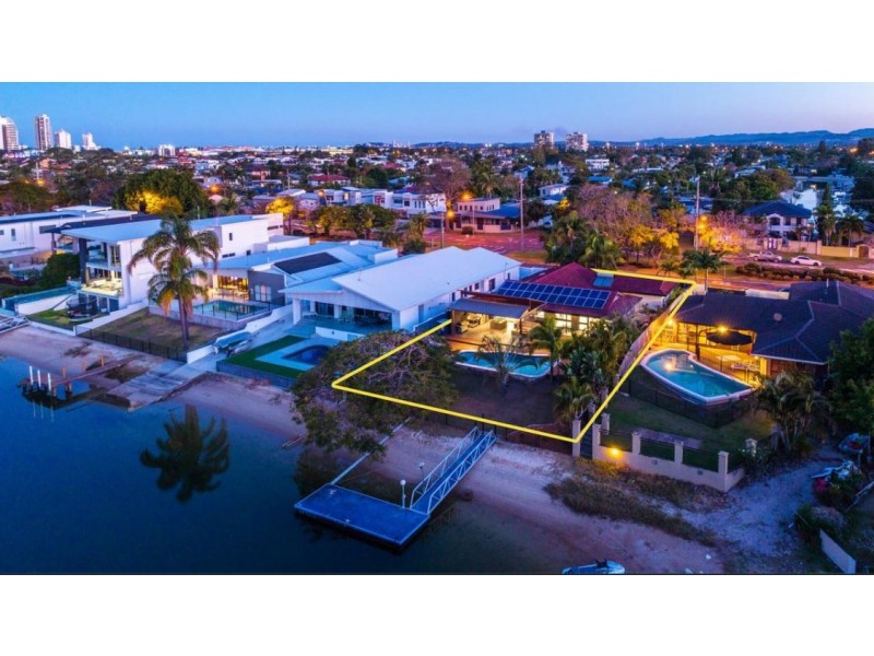 95 T E Peters Drive, Broadbeach Waters QLD 4218