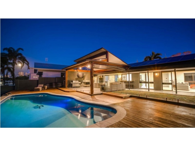 95 T E Peters Drive, Broadbeach Waters QLD 4218