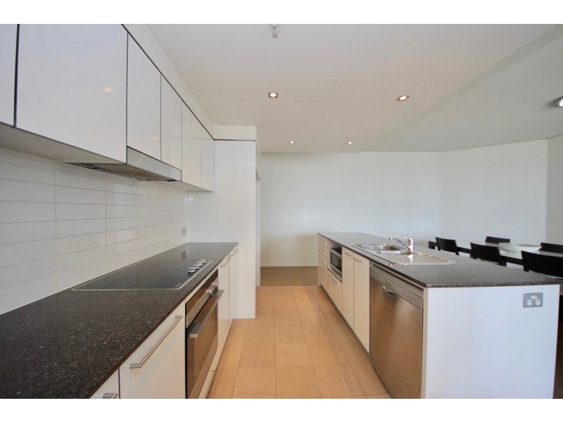 15/22 Surf Parade, Broadbeach QLD 4218