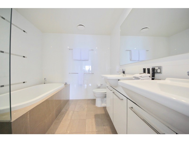 15/22 Surf Parade, Broadbeach QLD 4218