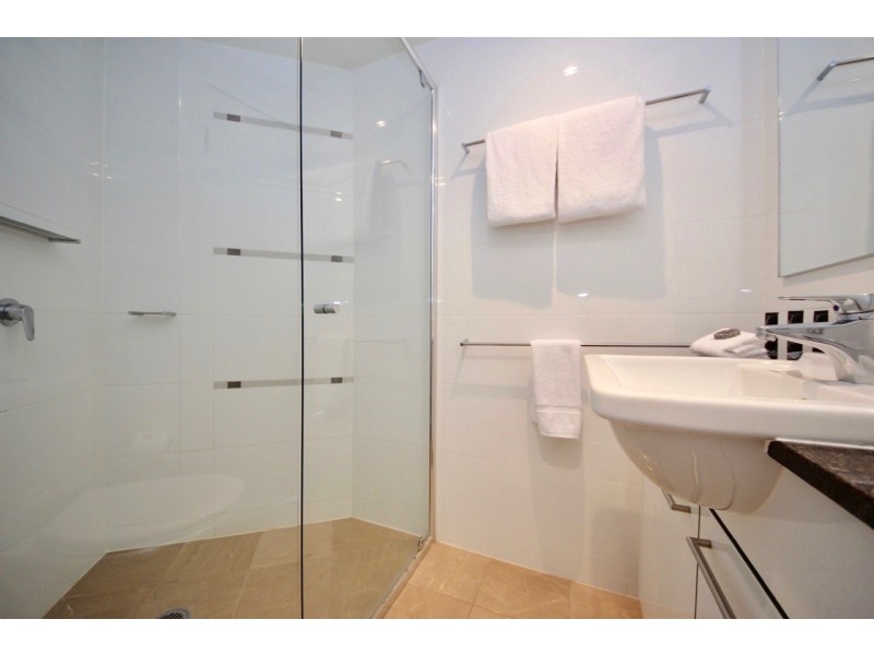 15/22 Surf Parade, Broadbeach QLD 4218