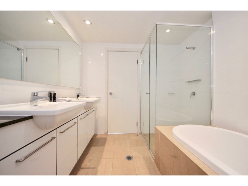 15/22 Surf Parade, Broadbeach QLD 4218