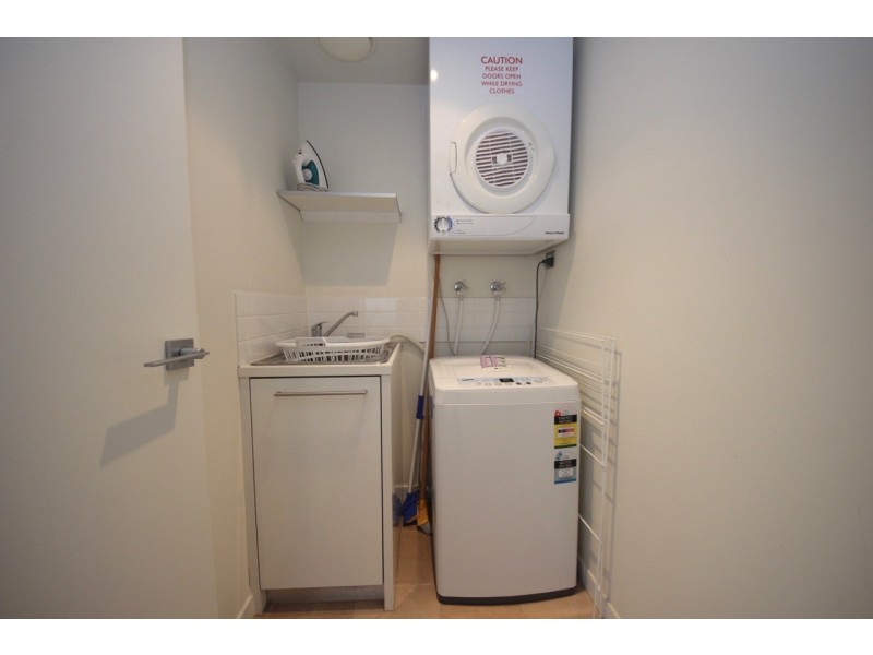 15/22 Surf Parade, Broadbeach QLD 4218