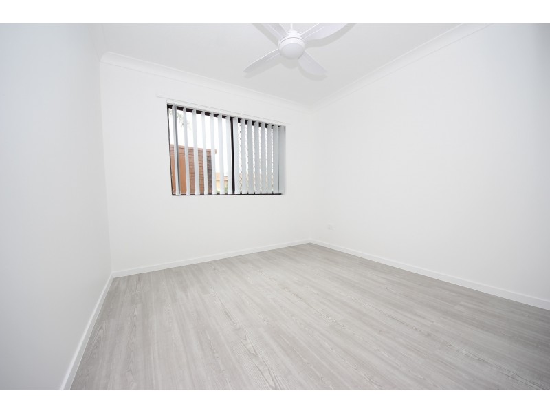 1/33 Duet Drive, Mermaid Waters QLD 4218