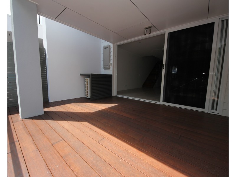 102 Florabella Drive, Robina QLD 4226