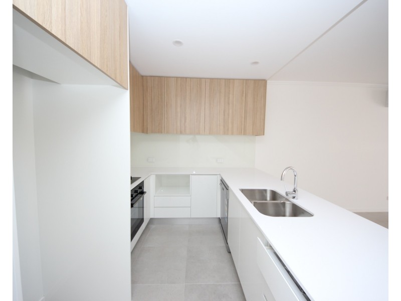 102 Florabella Drive, Robina QLD 4226