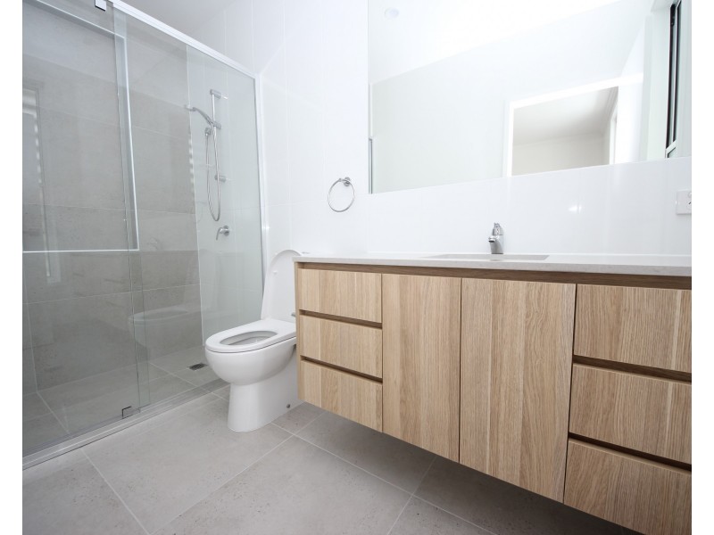 102 Florabella Drive, Robina QLD 4226