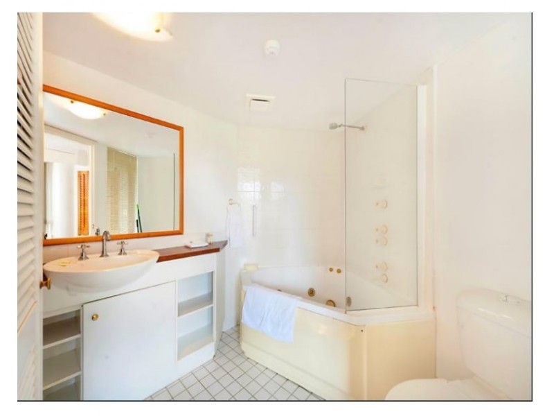 18/210 Surf Parade, Surfers Paradise QLD 4217