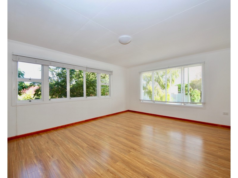 3 Saltash Street, Labrador QLD 4215