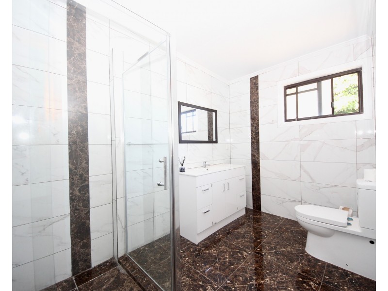 3 Saltash Street, Labrador QLD 4215