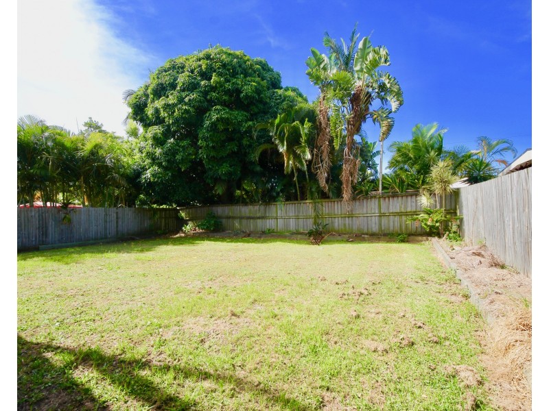 3 Saltash Street, Labrador QLD 4215