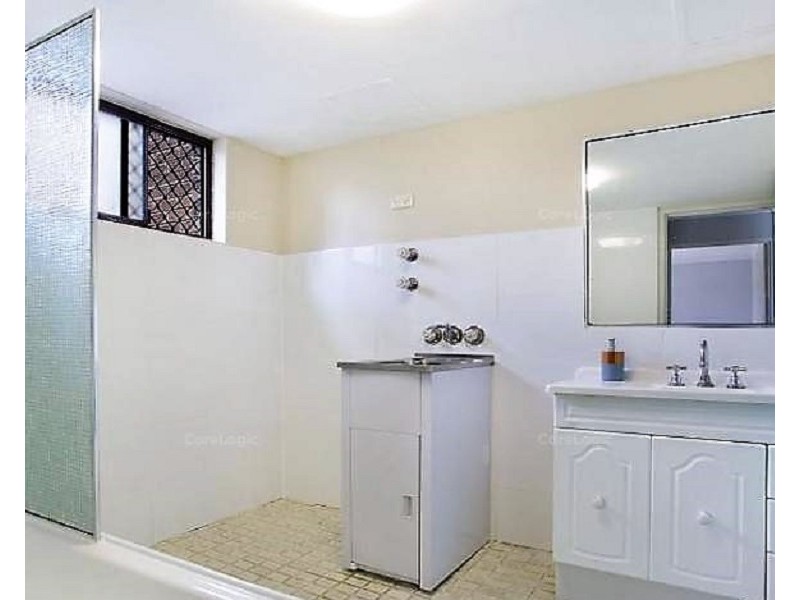 2/56 Oceanic Drive, Mermaid Waters QLD 4218