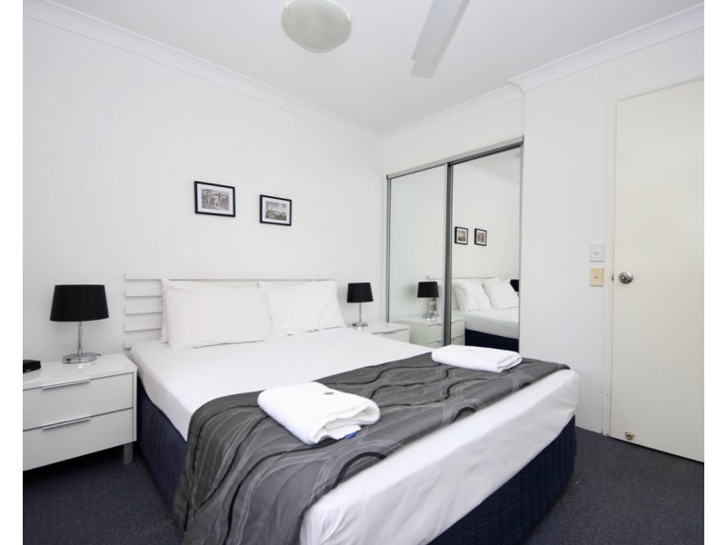 8/20-26 Anne Avenue, Broadbeach QLD 4218