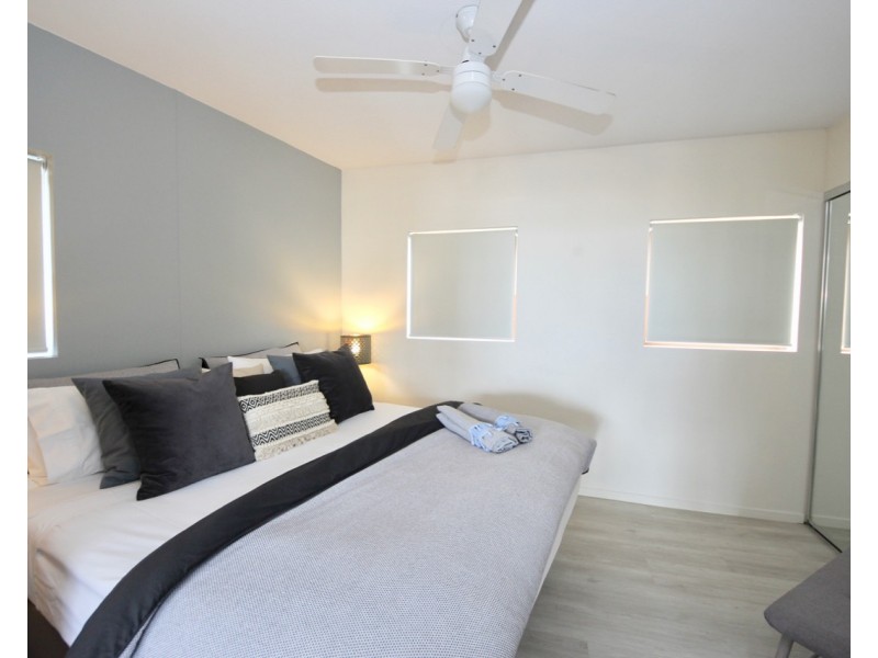 612/42 Surf Parade, Broadbeach QLD 4218