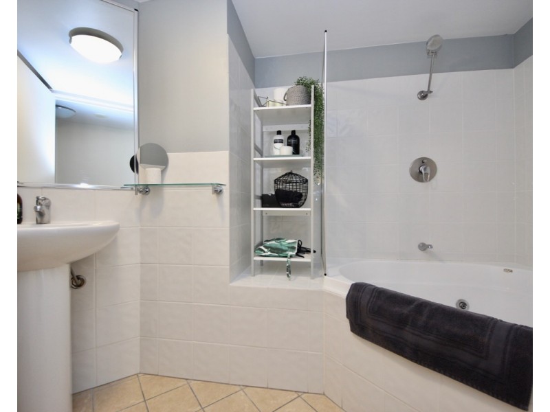 612/42 Surf Parade, Broadbeach QLD 4218