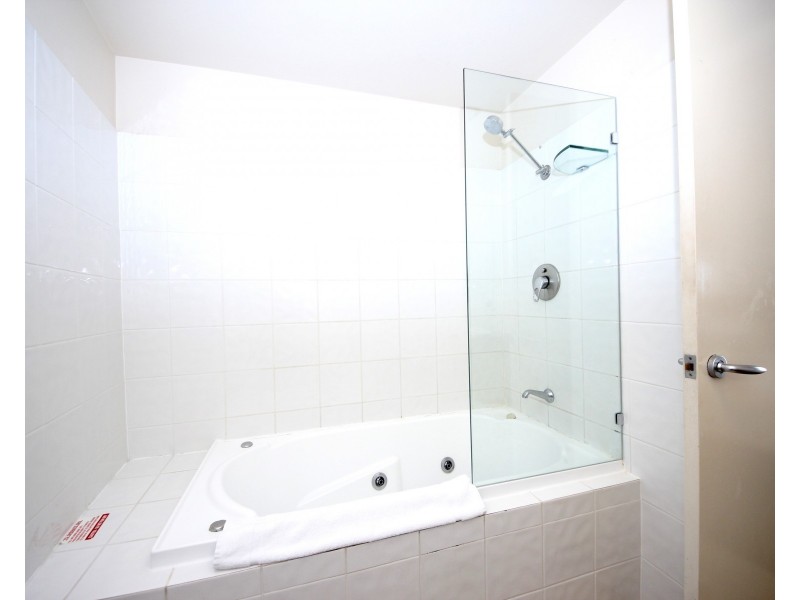 10/42 Surf Parade, Broadbeach QLD 4218