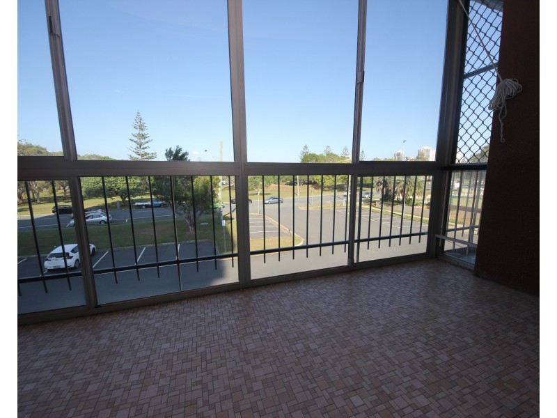 16/4 Marine Parade, Southport QLD 4215