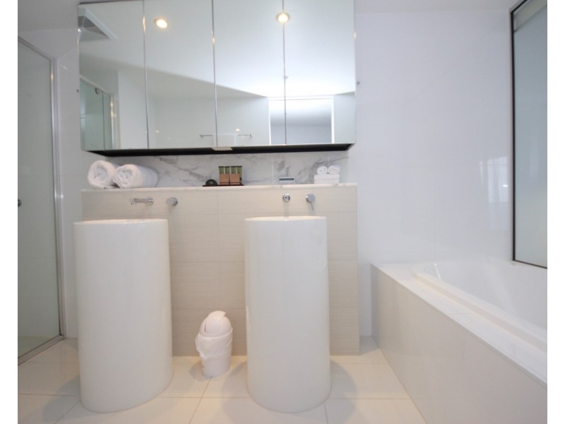 21 Elizabeth Avenue, Broadbeach QLD 4218