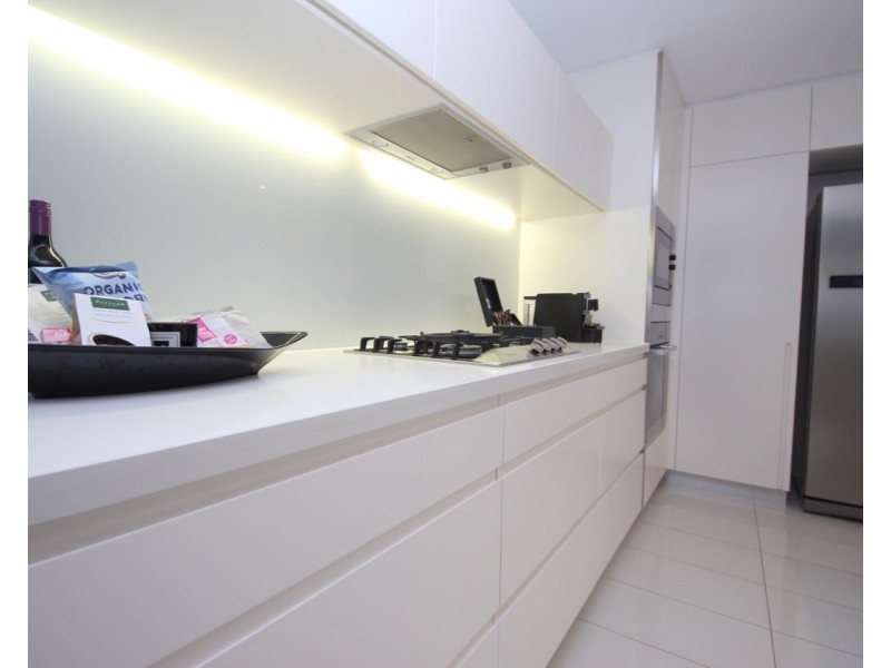 21 Elizabeth Avenue, Broadbeach QLD 4218