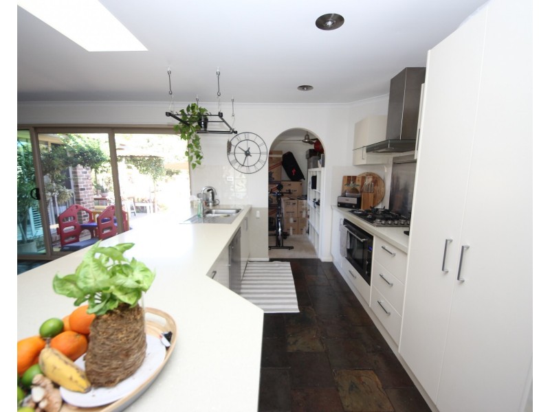 37 Beaconsfield Drive, Burleigh Waters QLD 4220